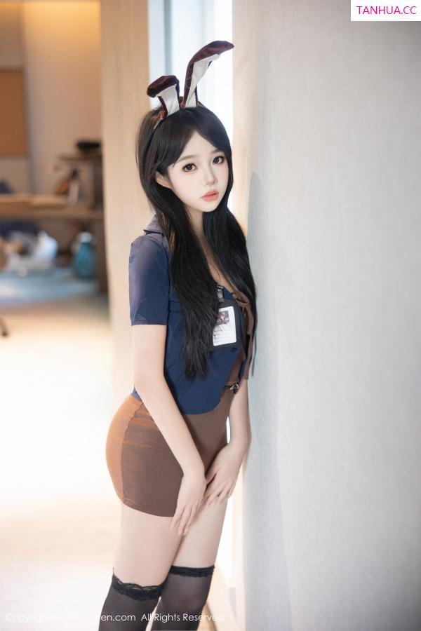 黎秋秋  [XiuRen]高清写真图 2024.08.29 No.9083 黎秋秋 美腿黑丝第22张图片